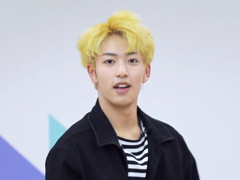 100%初印象 l《偶像练习生》100%初印象—余明君自我介绍 个人资料页